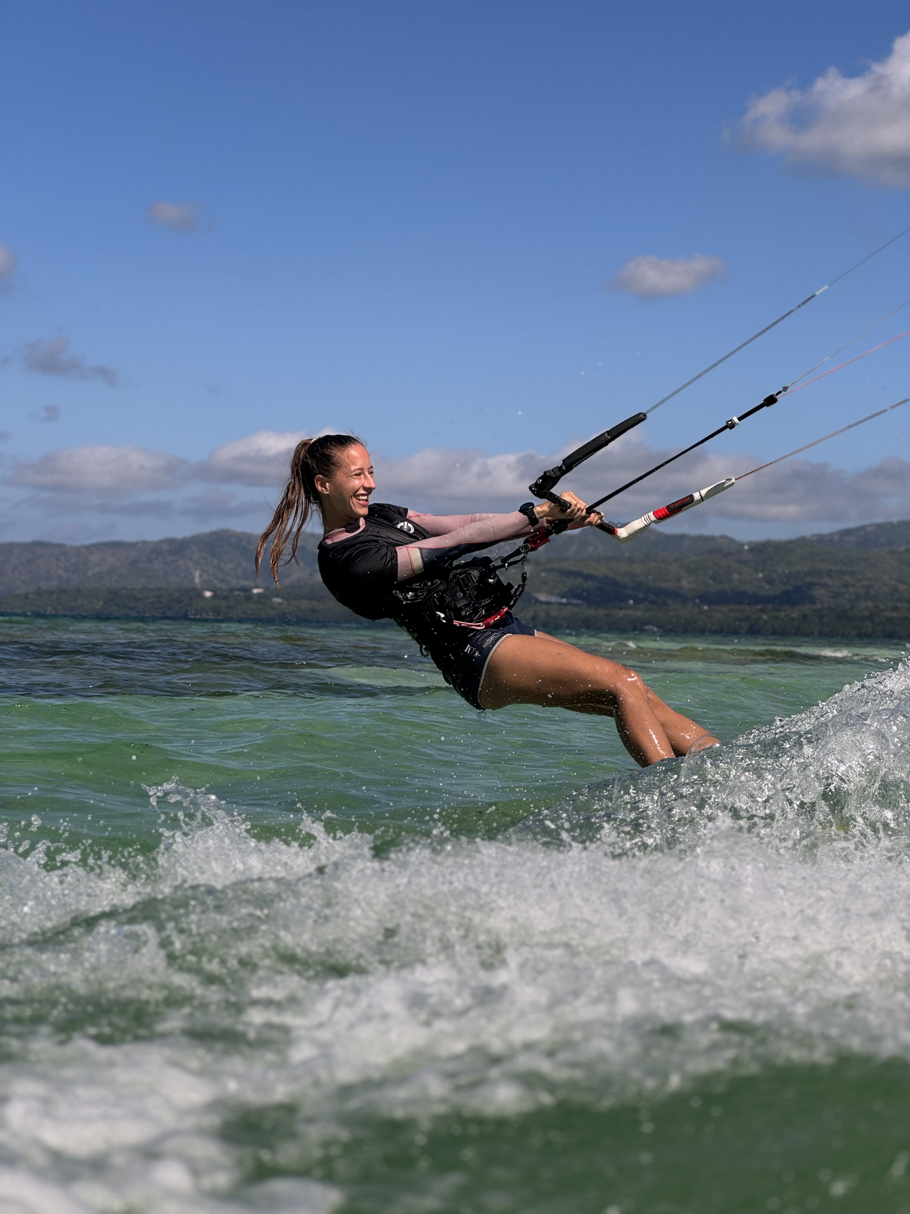 Advanced kiter riding upwind off Siquijor